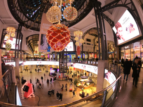 04.12.2023
oberhausen, westfield centro - prada    © marc vollmannshauser tel. 015125312120 vollmannshauser@me.com