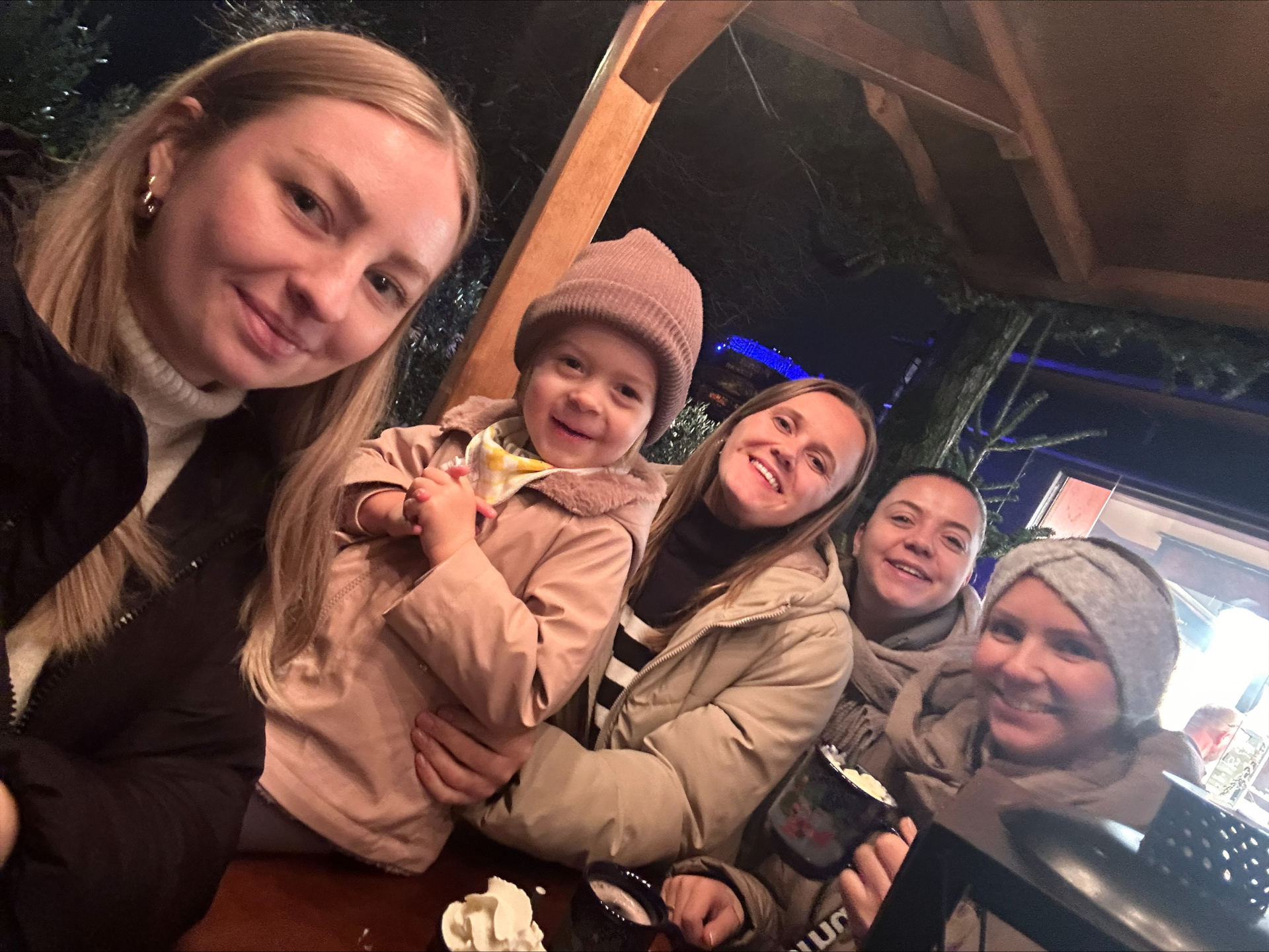 Lichter, Drohnenshow und Weihnachtsstimmung